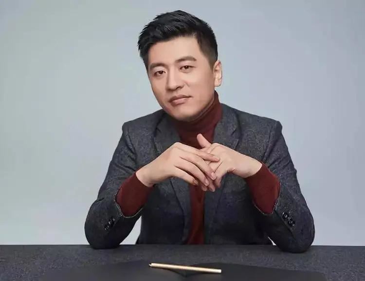 雪落有声，灯暖人间——致张雪峰老师